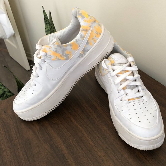 Nike Women's Air Force 1 (Sage Lo PRM) - Picture 1 of 5
